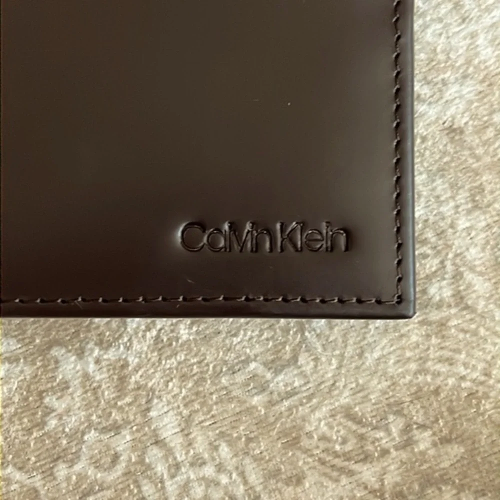 Brand New Calvin Klein Genuine Leather Brown Bifold Men’s Wallet RFID Protection